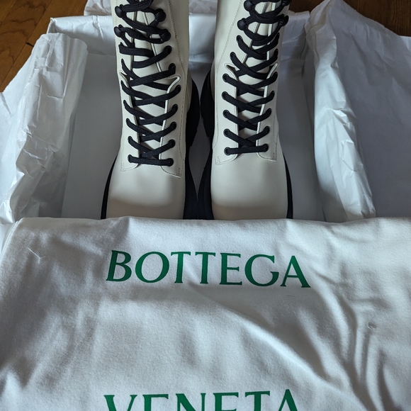 Bottega Veneta Lug Lace-Up Boot. Size 39. - Picture 4 of 8